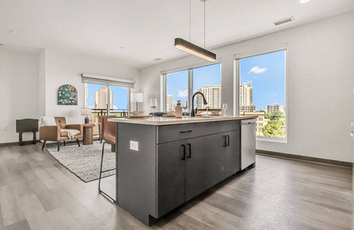 University Circle Apartamento | Modern & Elegant 2BR | Cleveland Clinic