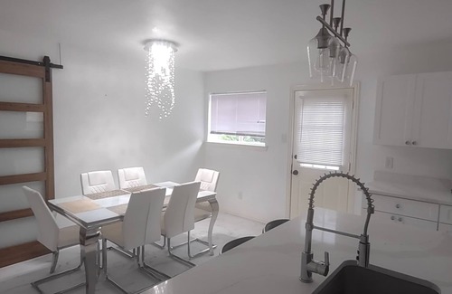 Dallas Casa | Modern & Elegant 3-bedroom home in Dallas, Texas.