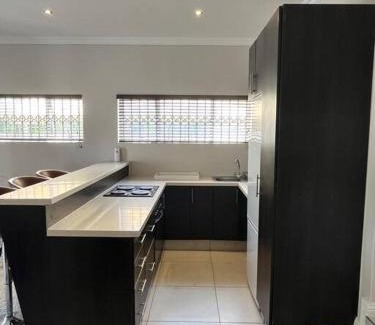 Greater Johannesburg Metropolitan Area Apartamento | Modern & Elegant Apt Sandton Central