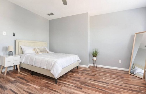 South Side Slopes Casa | Modern & Elegant Retreat on Monastery I 3BR