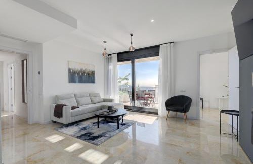 Marbella Apartamento | Modern, elite hillside home w/sea & mountain views