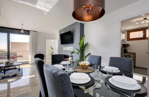 Marbella Apartamento | Modern, elite hillside home w/sea & mountain views