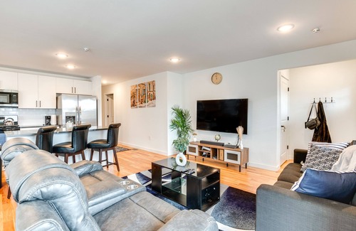 Elizabeth Apartamento | Modern Elizabeth Apartment ~ 1 Mi to Train Station