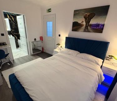Ely Casa | Modern En-Suite Double Bedroom in Cardiff with Private Entrance
