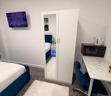 Ely Casa | Modern En-Suite Double Bedroom in Cardiff with Private Entrance