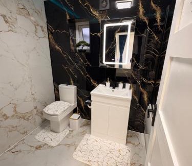 Ely Casa | Modern En-Suite Double Bedroom in Cardiff with Private Entrance