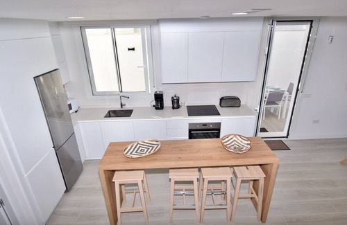 Chiclana de la Frontera Villa | Villa Blanco Chiclana moderna de lujo con piscina privada en la Barrosa