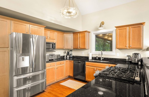 Wintergreen Casa | Elegant- 4 Outdoor Areas, Massage, Hot Tub, Sauna, Fam Friendly, Game Room, View