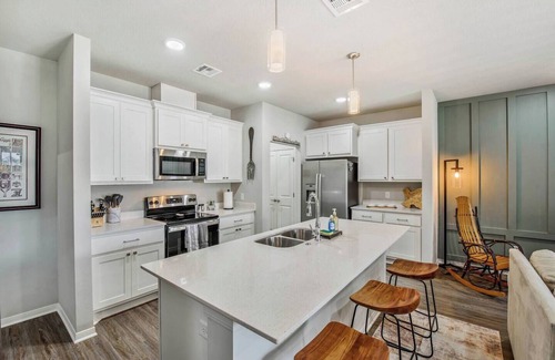 Bryan Apartamento | Modern Escape - Allen Park