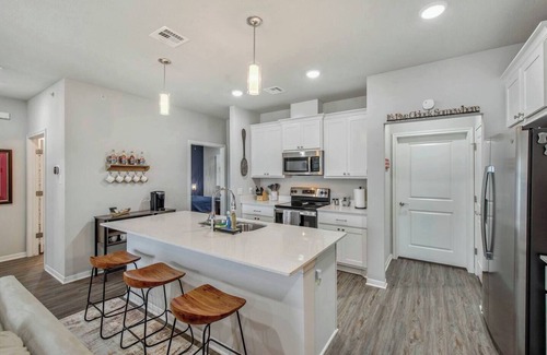 Bryan Apartamento | Modern Escape - Allen Park