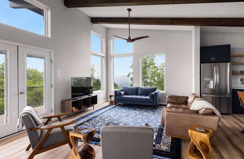 Ridgeway Chalet De Esquí | Modern Escape w Mountain Views, Fire Pit & Swing