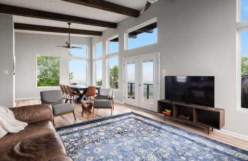 Ridgeway Chalet De Esquí | Modern Escape w Mountain Views Fire Pit & Swing