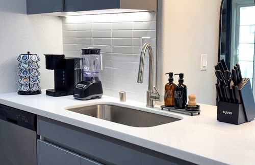 Beverly Hills Apartamento | Modern Escape W Pool GYM Parking 10 Min to Cedars