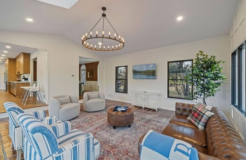 Montebello Casa | Modern Estate: Theater, Fire Pit & Vibes!