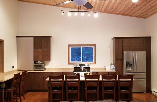 Elkins Casa | Moderno - Inspirado en Europa - Bungalow frente al río
