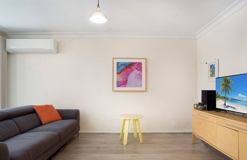 Newtown Apartamento | Modern, Executive Apartment near Newtown