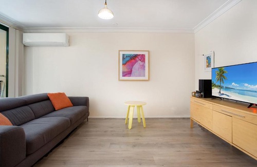 Newtown Apartamento | Modern, Executive Apartment near Newtown