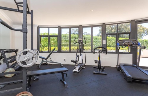 Newtown Apartamento | Modern, Executive Apartment near Newtown