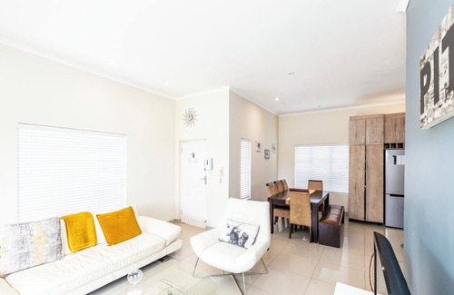 Beacon Bay Villa | Modern Executive Unit