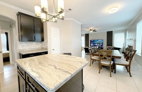 Spring Casa | Modern, exotic 5br, pool, hot-tub near Woodlands