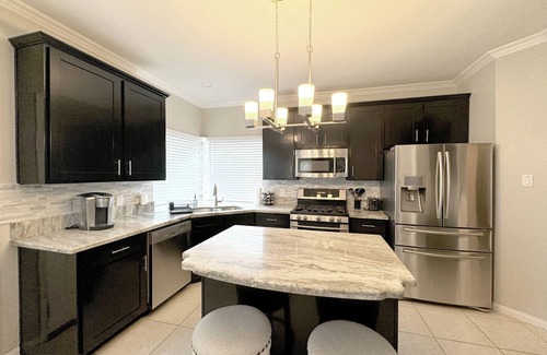 Spring Casa | Modern, exotic 5br, pool, hot-tub near Woodlands