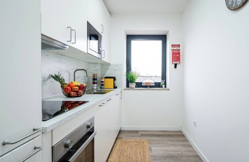Sao Mamede de Infesta Apartamento | HostWise – Modern Flat with a Suite
