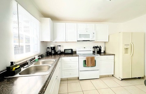 Miami Shores Casa | Modern Family Cottage Beach 15 min