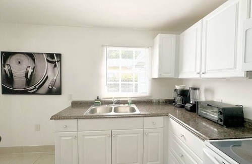 Miami Shores Casa | Modern Family Cottage Beach 15 min