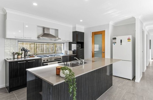 Heathwood Apartamento | Modern Family-Friendly 2-Storey Local Home