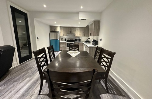 The Peanut Apartamento | Modern Family Friendly Retreat in Toronto