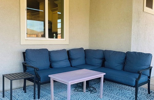 Columbia Casa | Modern family home in a quiet neighborhood near Bethel! 4 bedrooms and 3 baths!