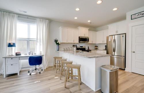 Hampstead Casa | Modern Family Home in Hampstead with Patio and Grill!