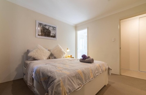 Queens Park Casa | 208 Modern Family Home Queens Park family perfect