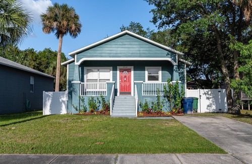 Port Tampa City Casa | Modern Family Home in South Tampa with Fenced-in Backyard Nearby MacDill AFB