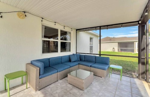 Sunridge Woods Casa | Modern Family Home Near Disney - Pool & Lake View