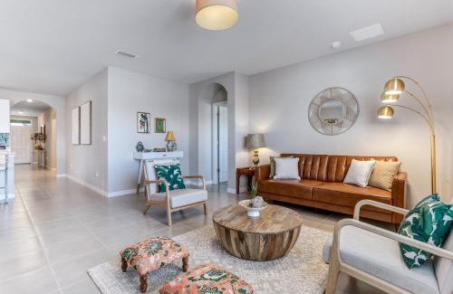 Diplomat Casa | Modern Family Home with Patio and Yard in Cape Coral!