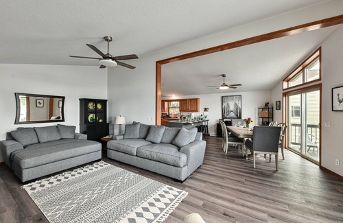 Wind Lake Casa | Modern Family Lake Home