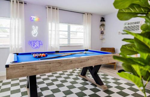 Hollywood Hills Casa | Modern Family Pool Home Near Beach Vibes