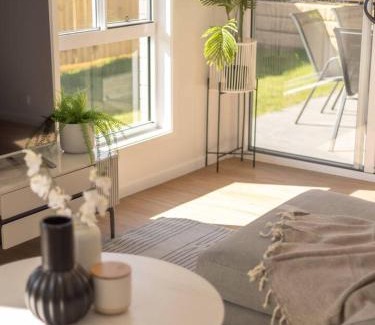 Greenbank Casa | Modern Family Retreat in Premier GreenbankLocation