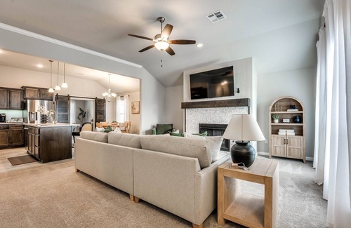Midwest City Casa | Modern Family Retreat in Midwest City