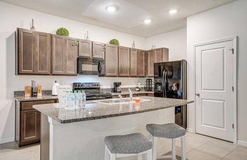 Riverview Casa | Modern Family Townhome w/ Patio in Riverview!