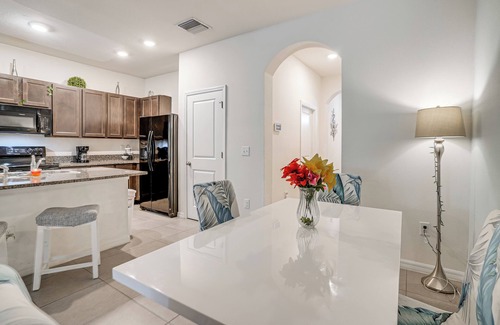 Riverview Casa | Modern Family Townhome w/ Patio in Riverview!