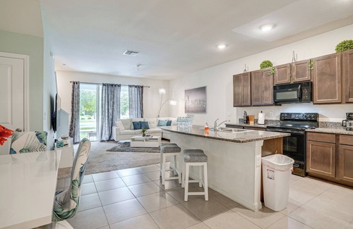 Riverview Casa | Modern Family Townhome w/ Patio in Riverview!