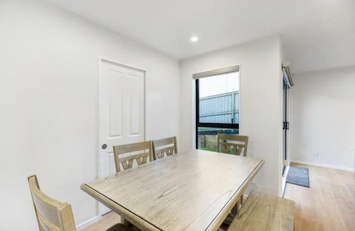 Mount Roskill Casa | Modern Family Townhouse in Mt Roskill, Auckland