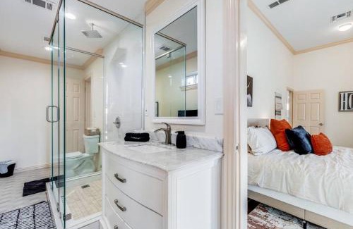 Weston Casa | Modern Farm House 2B 2B KING Bed