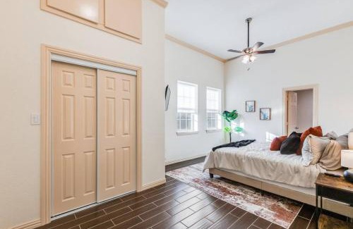 Weston Casa | Modern Farm House 2B 2B KING Bed
