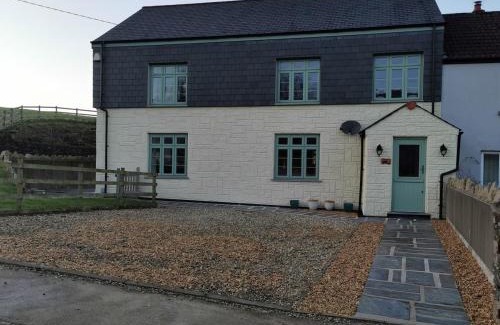 Callington Casa | Modern Farm house with 12 acres