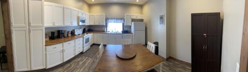 Wabash Apartamento | Modern Farmhouse 3 Bed, 2 Bath Apartment, Sleeps 7, Lots of Space, Steps to Downtown, Honeywell & Eagles Theater