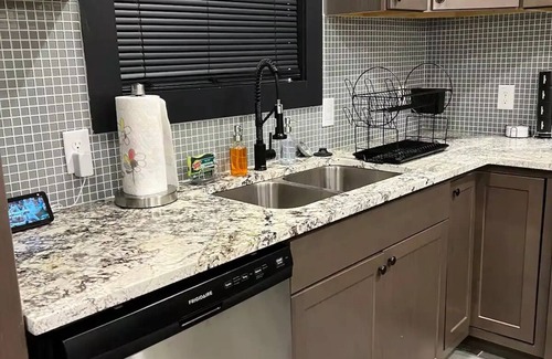 DeSoto Casa | Modern Farmhouse 3-bedroom home, Luxury Master