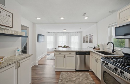 North of Grand Casa | Modern Farmhouse | 4 Kings + Loft | On Ingersoll